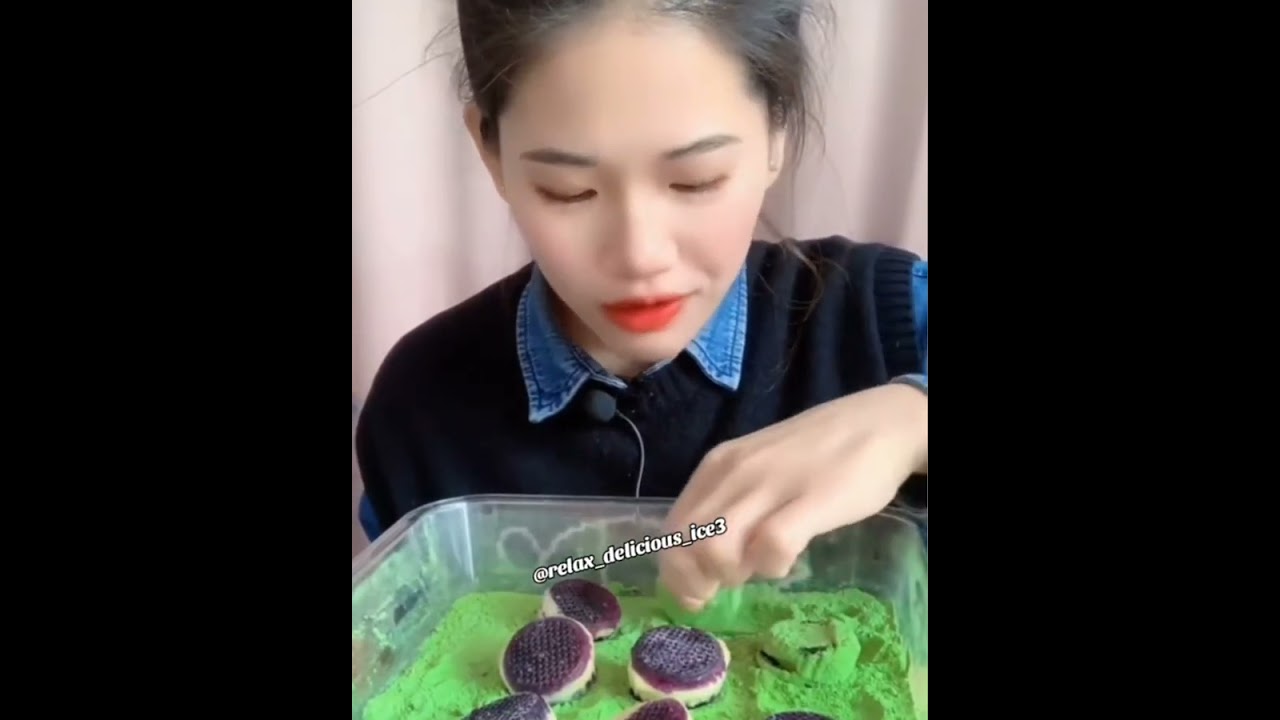 Eating Matcha Ice, Color Cake Ice 
