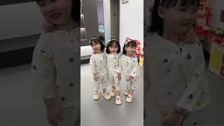 你们老盯着我三胞胎看,到底看上啥了?😂 #三胞胎vlog #cute #家有萌娃 #baby #lovelybaby #親子生活 #vlog #family #love #亲子 #triplets