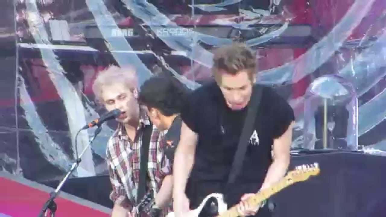 5 Seconds of Summer - Heartache One The Big Screen Gillette Stadium 8.9.14 | To Be Honest Tour