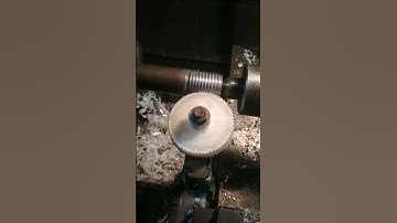 cutting gears on a lathe machine #shorts