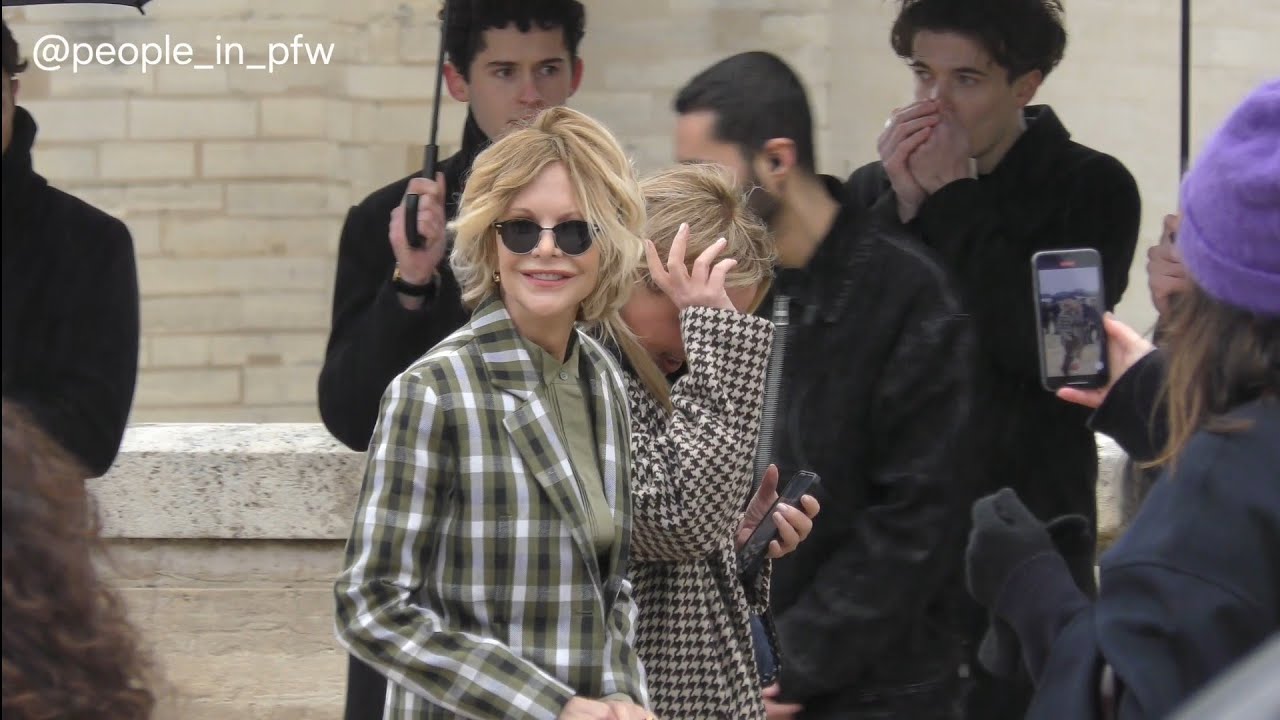 Meg Ryan - Loewe Fall Winter 2024/2025 fashion show in Paris - 01.03. ...