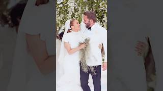 Two engagements, but they still couldn’t stay together forever. #benaffleck #jenniferlopez