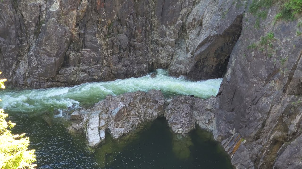 Beautiful Grouse Mountain & Capilano Reservoir