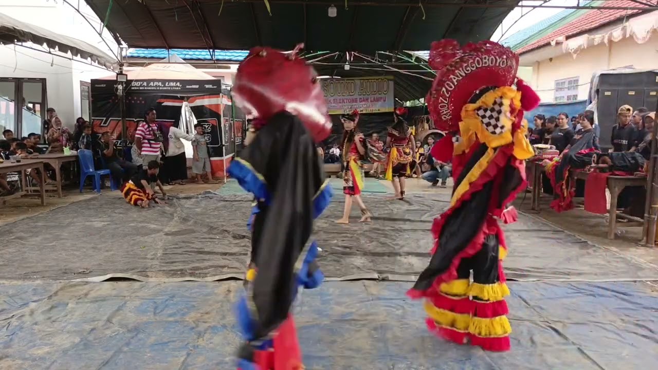 Tari Barong vs celeng