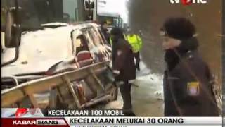 Tvonenews  100 Mobil Tabrakan Beruntun Di Jalan Raya  Kabar Siang