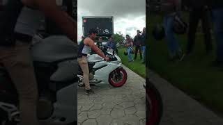 R6 choca con Ducatti en concentración biker Pachuca 2017