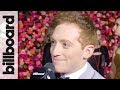 Capture de la vidéo Ethan Slater On His 'Spongebob' Laugh & His Patrick Impression | Tony Awards 2018