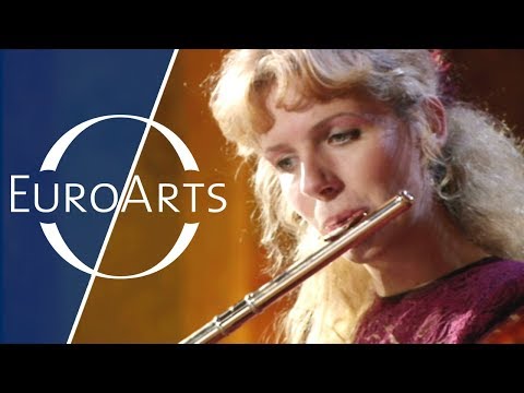 Debussy - Sonata for Flute, Viola and Harp (Anna Garzuly, Karl Suske, Cornelia Smaczny)