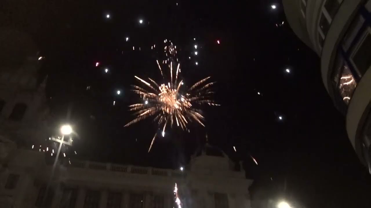 Půlnoční OHŇOSTROJ v Praze na Václavském náměstí / Nový rok 2025