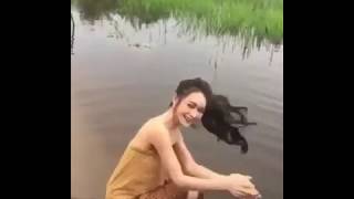 NGINTIP GADIS MANDI DI SUNGAI RAWA CIANJUR