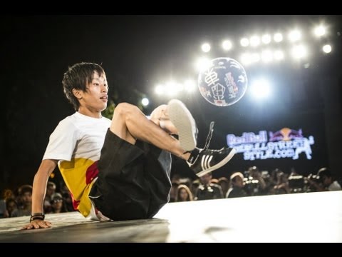 Freestyle football tricks in Tokyo - Red Bull Street Style World Final 2013