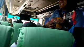 #Viralllllllll Pengamen jalanan Bus dari bandung