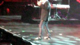 Video thumbnail of "The Motown Event Sydney Entertainment Centre 19/2/10 Jimmy Barnes I heard it through the grapevine"