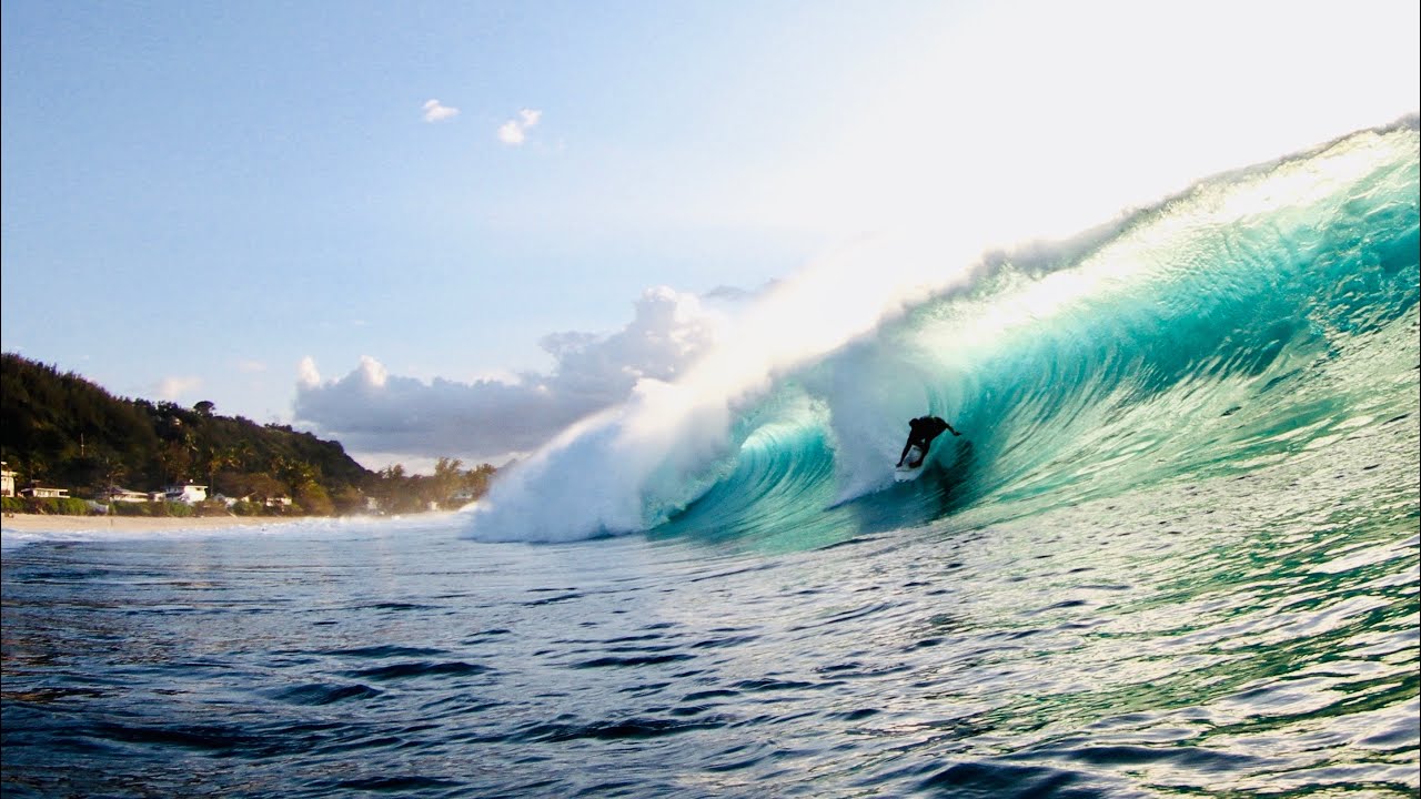 PIPELINE HAWAII SURFING BY JUAN BACAGIANIS