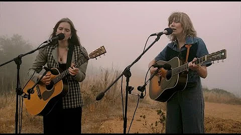 Molly Tuttle feat. Madison Cunningham - Strong Eno...