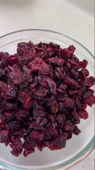 dried cranberries #berries #asmr #asmrsounds #satisfyingvideos #shorts