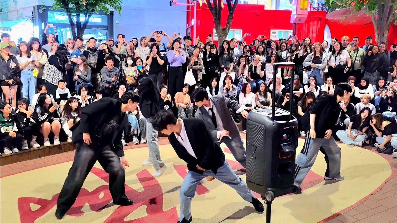 [УЛИЧНЫЙ ХУДОЖНИК] ОДИН ИЗ. С ЗРИТЕЛЯМИ. ИНТЕРАКТИВНОЕ УЛИЧНОЕ ПЕНИЕ ХОНДЭ. 250513.