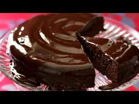 فيديو: طريقة عمل كعكة الشوكولاتة البسيطة بالماء
