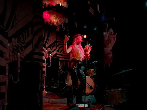 can’t wait to be back on the road in Decemeber❣️#livemusic #newmusic #artist #indiemusic #altgirl