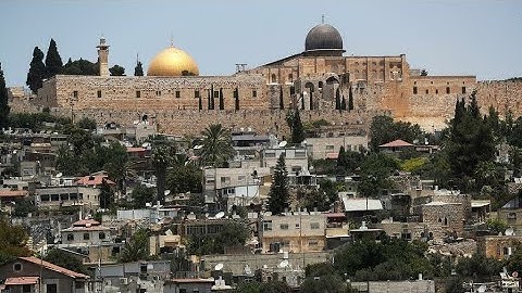 القدس: مواجهات بين مصلين وقوات الأمن الإسرائيلية بعد الفجر في المسجد الأقصى