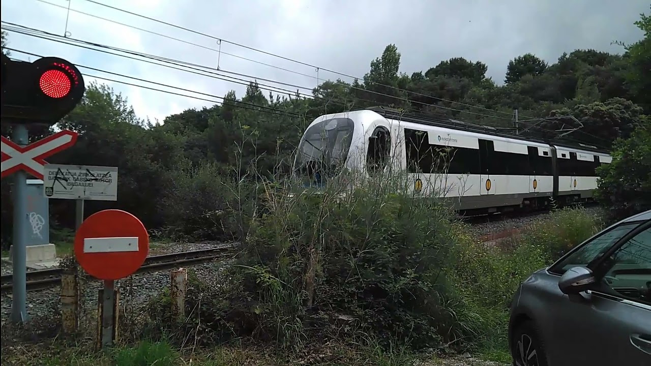 Tranvias De  Bilbao, Metro, Euskotren y   Cercanías en Bilbao Abando.