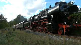 Dampflok 52 81951 schnauft im Oktober 2023 durchs Elstertal nach Leipzig Plagwitz