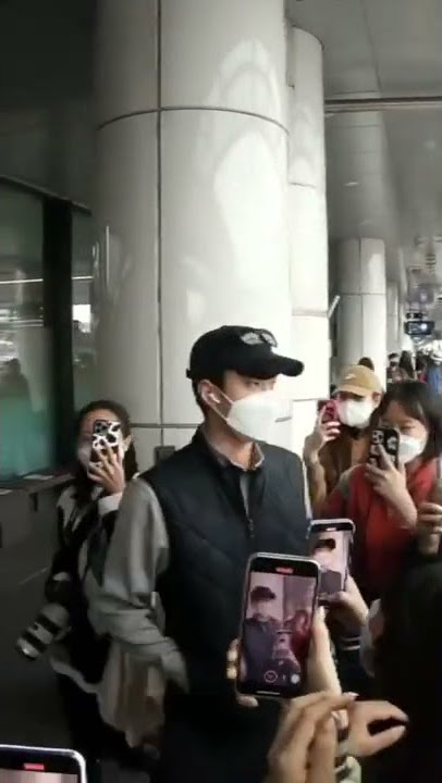 kasihan Sehun kek bingung #sehun #exo #weareone #kpop