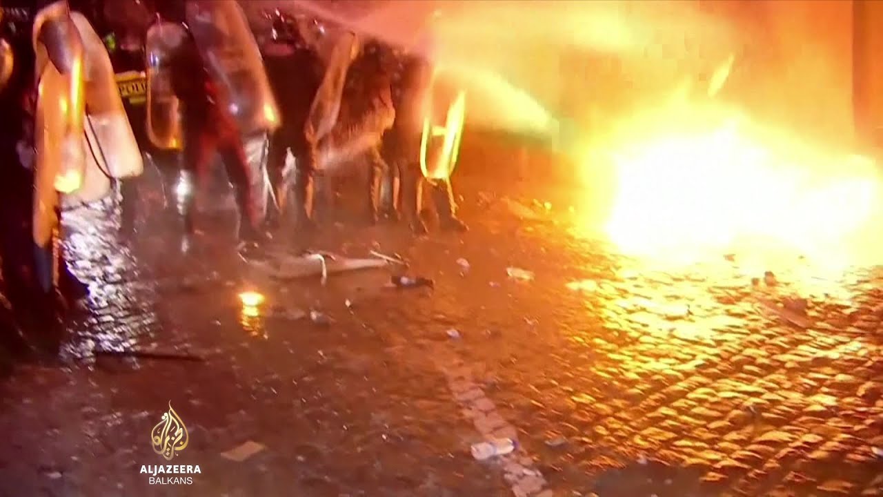 اندلعت أعمال شغب في جورجيا بسبب قانون مثير للجدل، واشتباكات بين المتظاهرين والشرطة.
