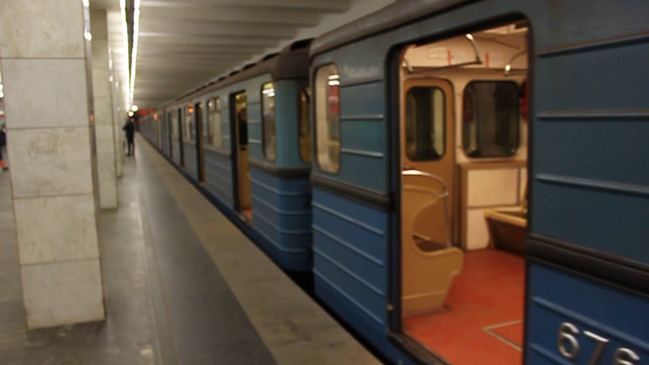 Двигатель поезда метро