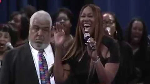 Yolanda Adams Sings With Bishop Paul S. Morton At Aretha Franklin's Funeral