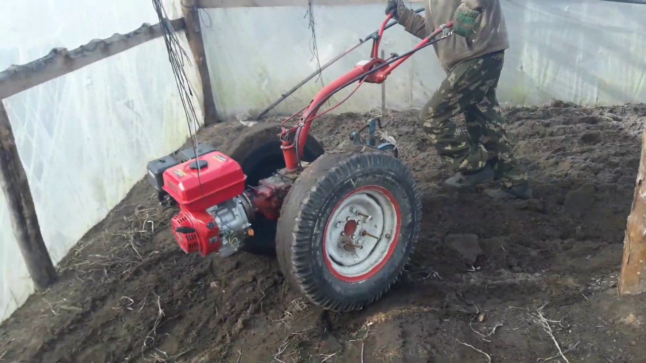 мотоблок зубр мтб-400 пахота отвальным плугом. мтз 132 сцепка с плугом. регулировка ширины пахоты мотоблоком мтз. вспашка земли мотоблоком агро. мтз 09н вспашка целины.