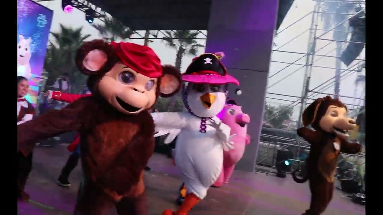 EL tiburón en vivo por la banda del Perro chocolo