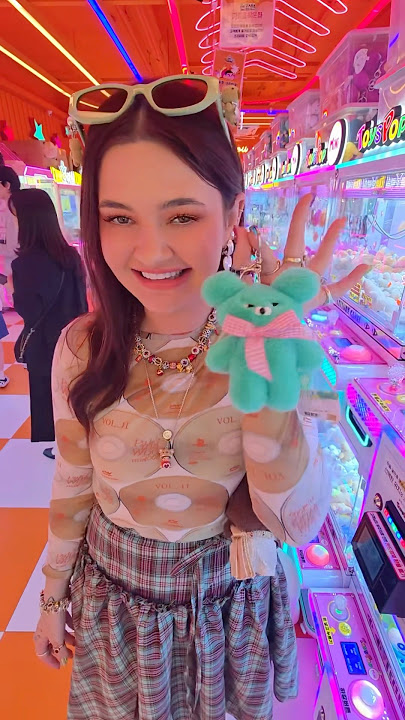 Trying out a Korean arcade 🍀🕹️💀 #southkorea #seoul #clawmachine #skilltester #arcade #wasabibear