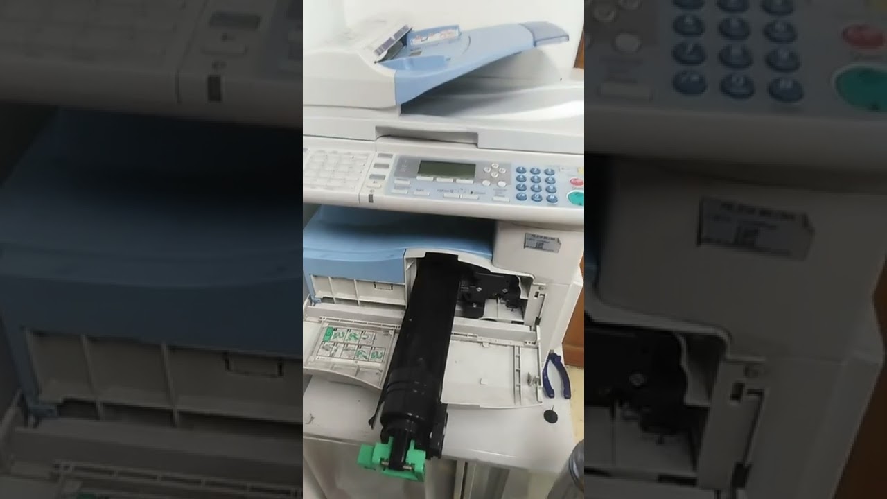 Recargando tóner en fotocopiadora ricoh mp 201