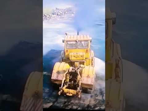 кировец к-700 проезжает брод.