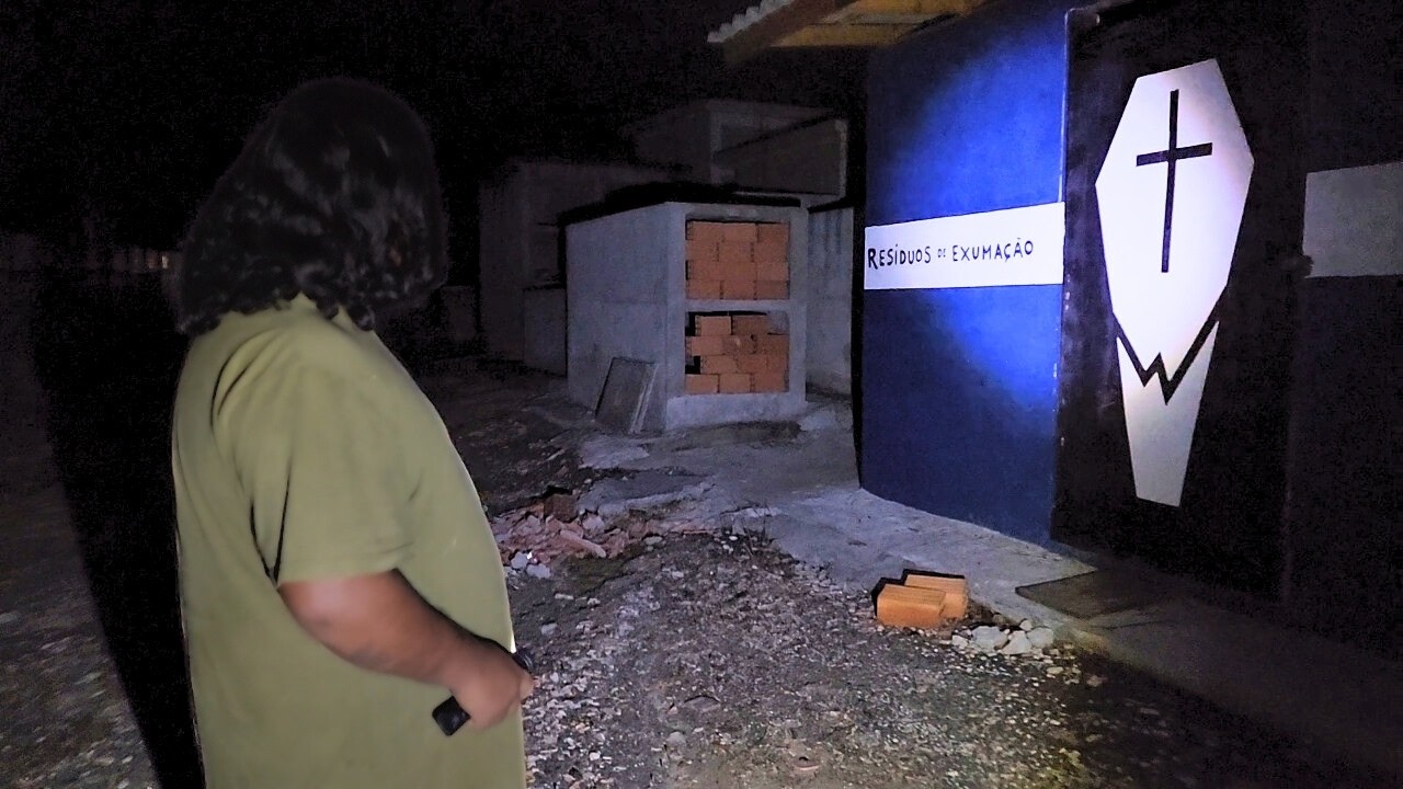 ESTAVA CHEIA DE OSSOS!  A ASSOMBRAÇÃO ESTAVA APRISIONADO!