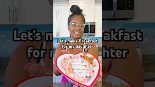 Let’s make a quick and easy breakfast for my daughter, bacon and waffles #foodie #breakfast