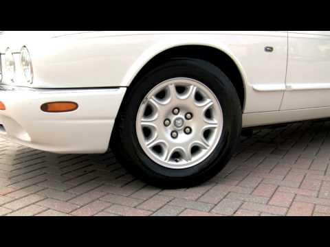 2001 JAGUAR XJ8 White Onyx  A2675