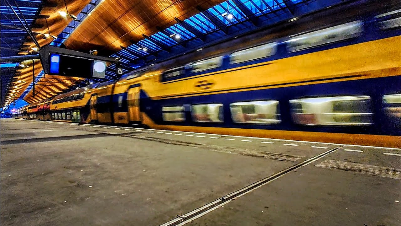 Grey-nosed VIRMm-6 speeds through the beautiful Amsterdam Bijlmer ArenA station! - Fly-by -