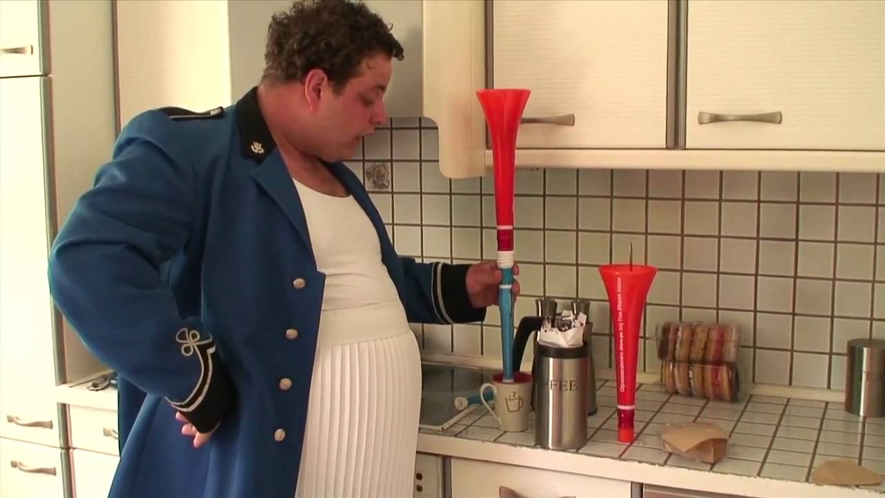 Vuvuzela ochtend ritueel - bakkie koffie - YouTube