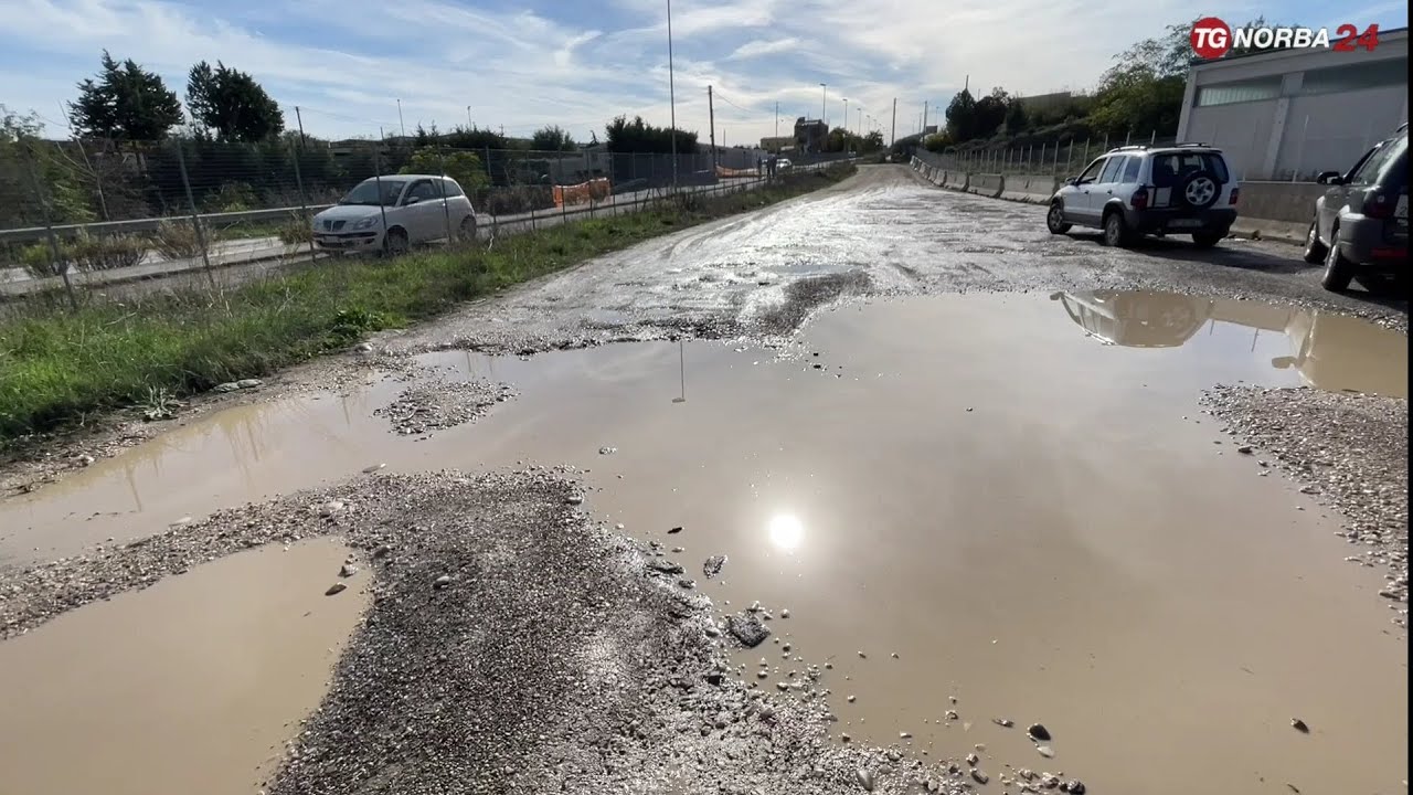 Spinazzola, la frana che isola il centro abitato