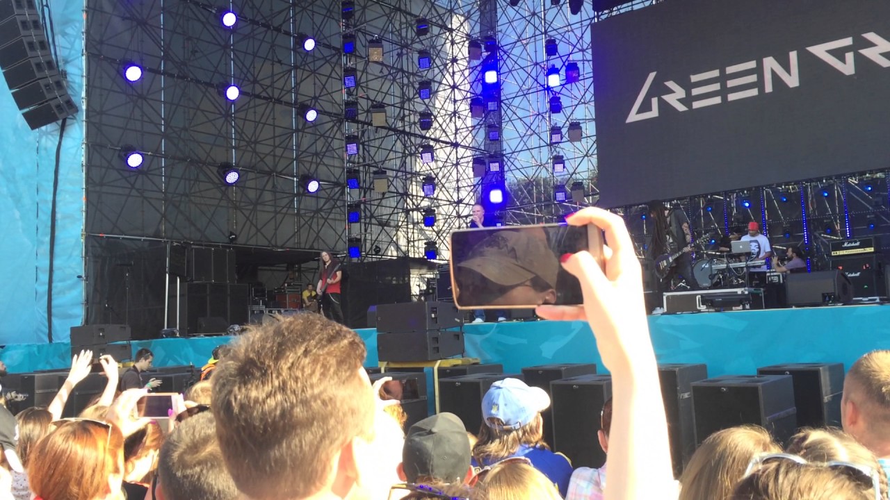 Atlas Weekend 2017 Green Grey   Под дождём