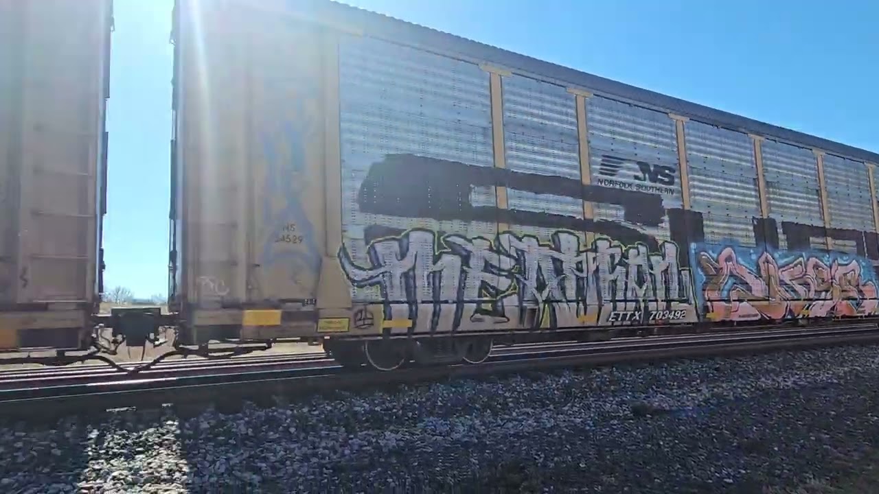 AC44C6M Leads WB Autoracks 