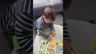 Minik Eller Yapboz Başında (Pazıl Yapan Çocuk) #babygirl #lifeisbutadream #baby #cutebaby #love