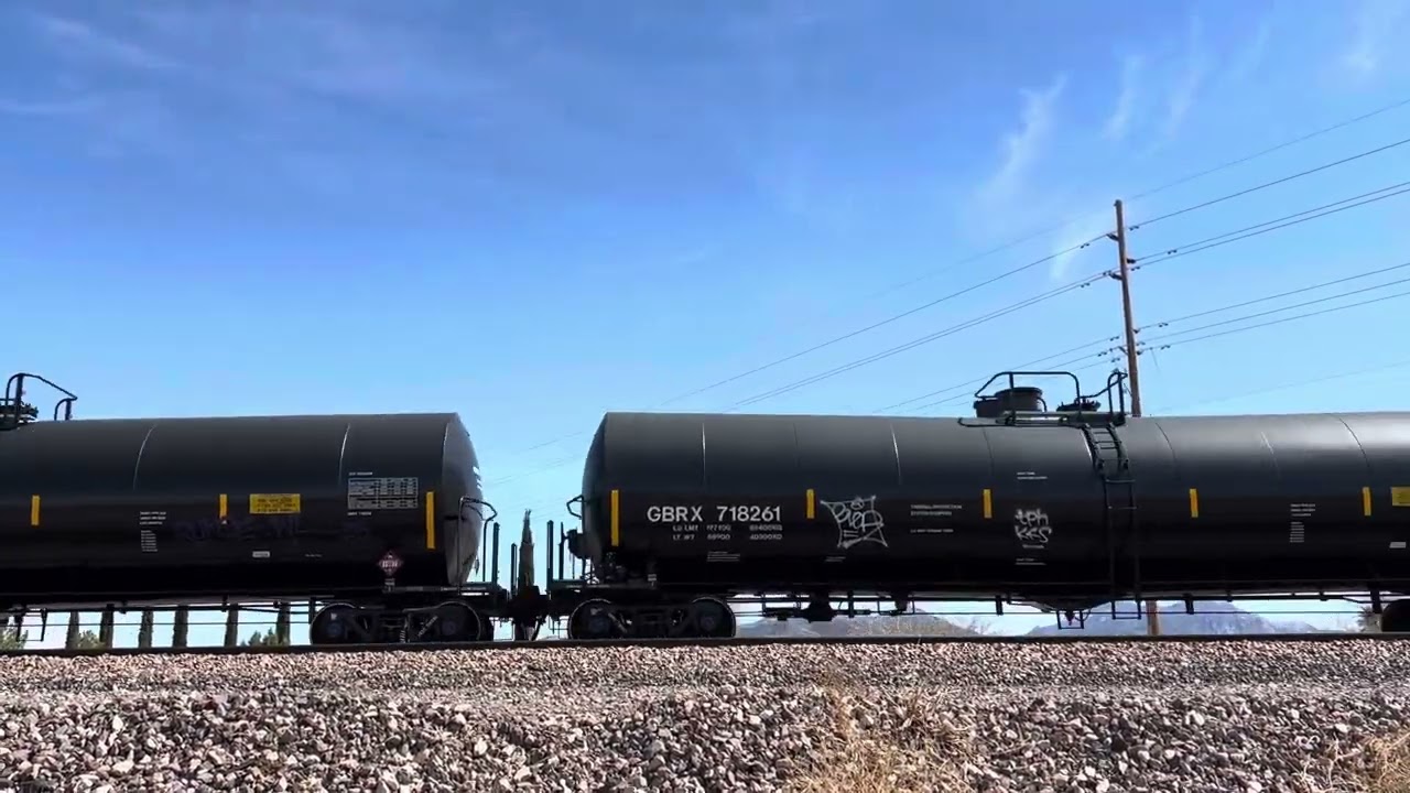 BNSF 7293 meets BNSF 7084 +H1 SD40-2 and GP35u