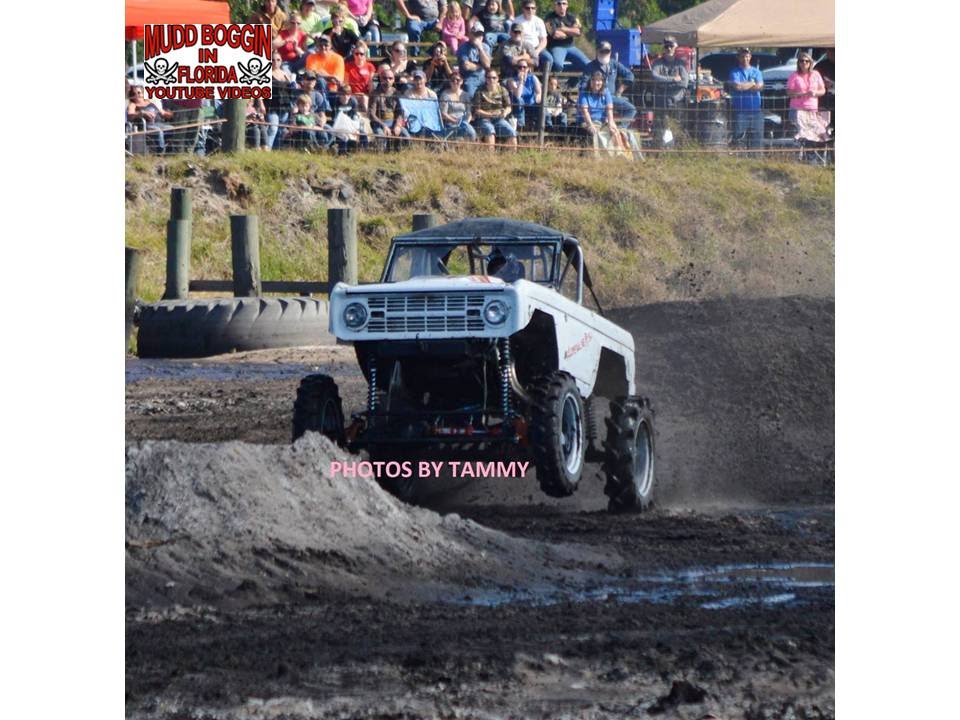 trucks in mud holes EARLY BRONCO MEGA TRUCK.... Races in Unlimited Class