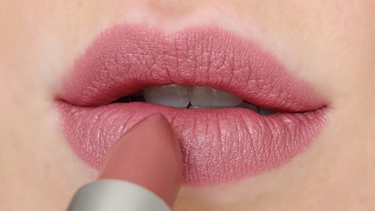 How To Apply Lipstick Perfectly - Step by Step Tutorials & Tips - Lip  Liner