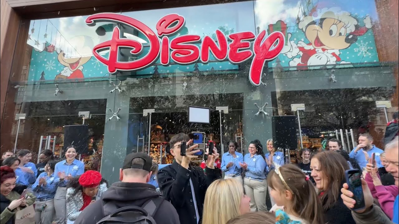 Волшебное рождественское мероприятие «Сезон историй» в магазине Disney Store на Оксфорд-стрит!