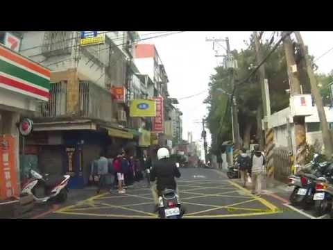 20150303機車騎士想被撞飛