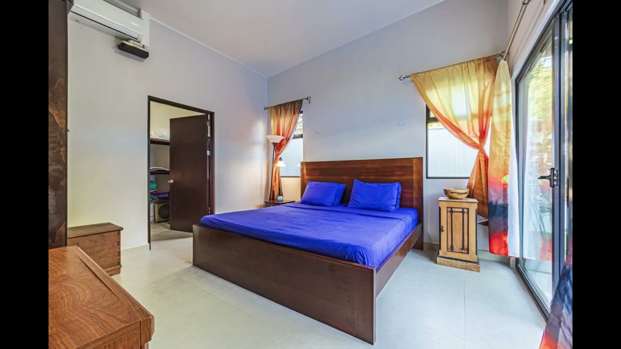 0.08 ACRES – 3 Bedroom Modern Home With Pool In Central Uvita Location!!!